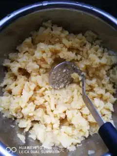 Make Potato cheeseball step 2