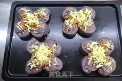 Make Sausage pickles, cheese, black rice bread step 14
