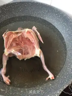 Make Abalone dove smelt soup step 1