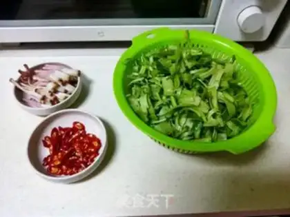 Make Empty cabbage with pork step 1