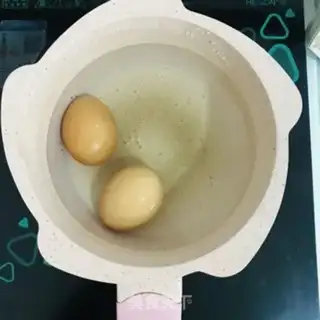 Make Egg sandwich step 1