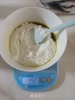 Make A broad rose moon cake step 0