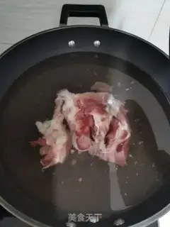 Make Chestnut mushroom bone soup step 0