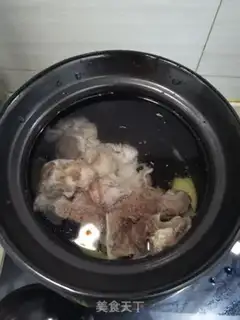 Make Chestnut mushroom bone soup step 1