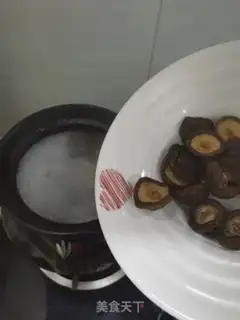 Make Chestnut mushroom bone soup step 2