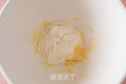 Make A yellow-haired moon cake step 1