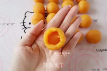 Make A yellow-haired moon cake step 5