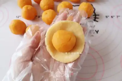 Make A yellow-haired moon cake step 6
