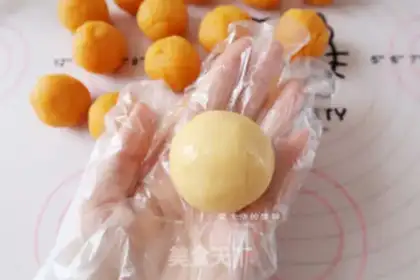 Make A yellow-haired moon cake step 7
