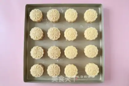 Make A yellow-haired moon cake step 8