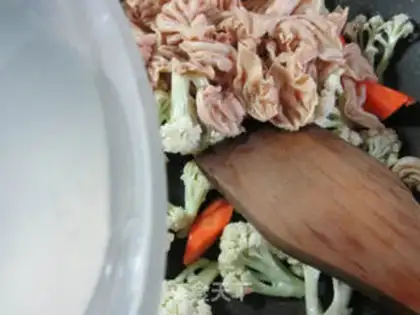 Make Carrot florist with veggie wings step 2