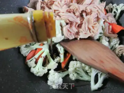 Make Carrot florist with veggie wings step 3