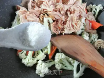 Make Carrot florist with veggie wings step 5