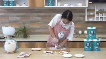 Make Lactacid ice cream mooncake step 2