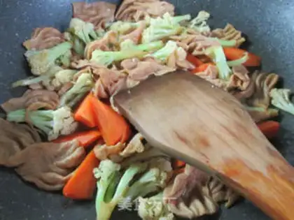 Make Carrot florist with veggie wings step 7