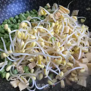 Make The veggies when the bean sprouts step 12