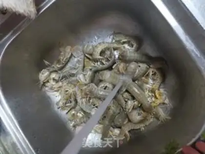 Make Spicy leather shrimp step 0