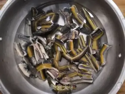 Make The onions are burning yellow step 1