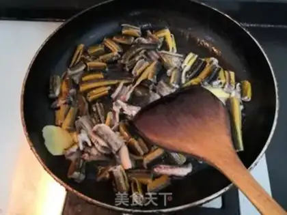 Make The onions are burning yellow step 9