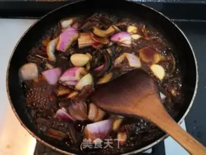 Make The onions are burning yellow step 20