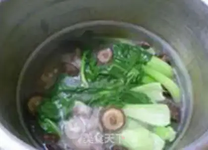 Make Money mushrooms, pig hoof soup step 14