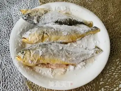 Make Pyramid mushrooms and yellowfish step 2