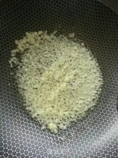 Make Garlic evaporates gill mushrooms step 3