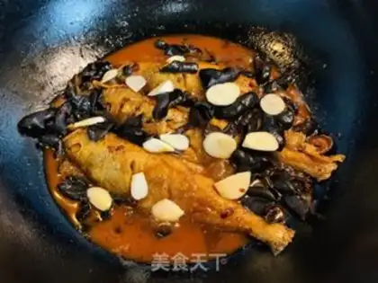 Make Pyramid mushrooms and yellowfish step 8