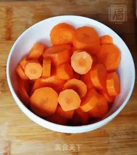 Make Carrot buns step 0