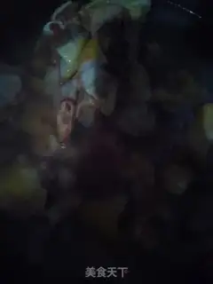 Make A soup pot with chicken step 0