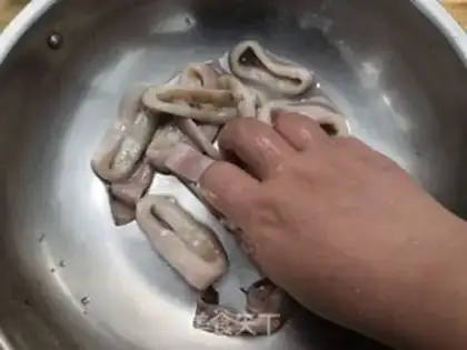 Make Onion squid rings step 6