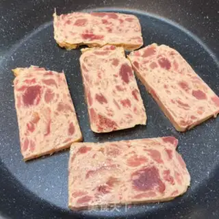 Make Ham pork egg burrito step 2
