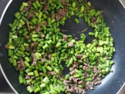 Make Beef paste and garlic step 5