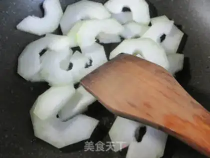 Make Squeeze the veal seeds and cook the smelt step 3