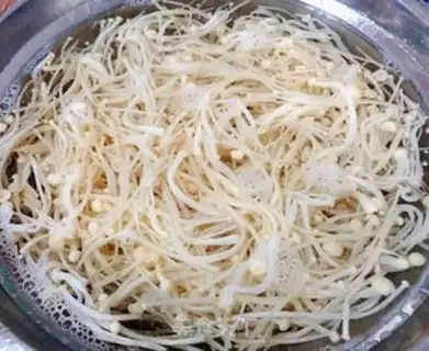 Make Onion fat, oxen, gin and mushroom rice step 1
