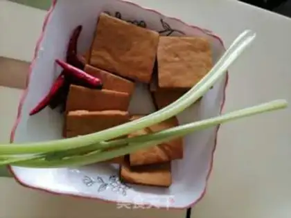 Make Celery fried dry step 0