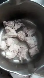 Make Tomato potato steak soup step 1