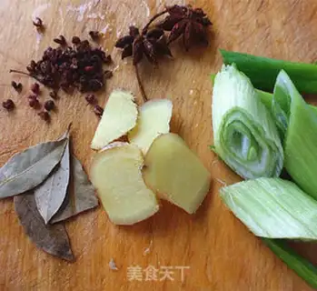 Make A halogened chicken claw step 1
