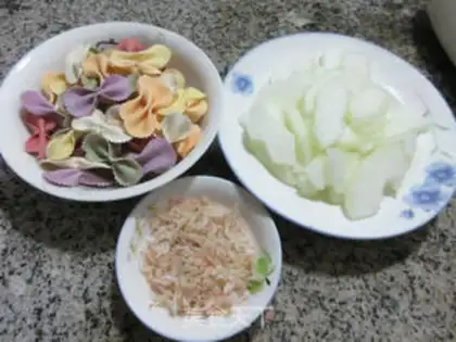 Make Butterflies with shrimp skin step 0