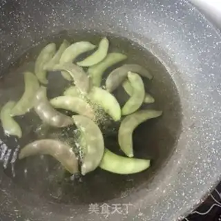 Make Pretzels with sweet shrimp step 2