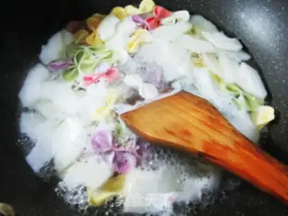 Make Butterflies with shrimp skin step 2