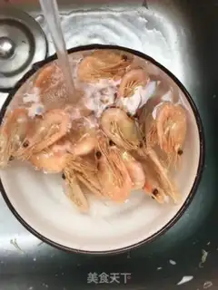 Make Pretzels with sweet shrimp step 3