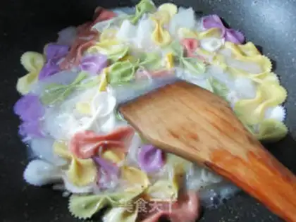 Make Butterflies with shrimp skin step 4