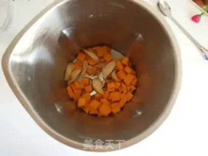 Make Pumpkin lily milk soup step 1
