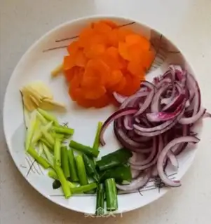 Make Onion carrot fried eggs step 1