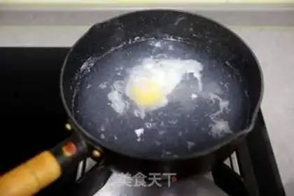 Make Eggs and soy noodles step 2