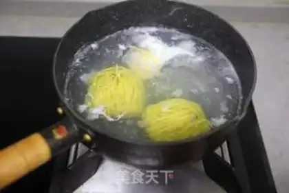 Make Onion carrot fried eggs step 4