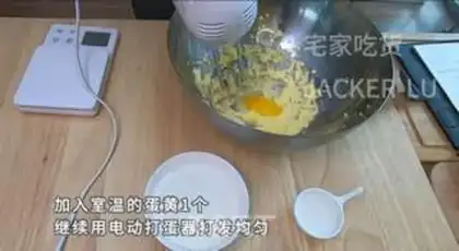 Make Double-coloured coconut ball step 1