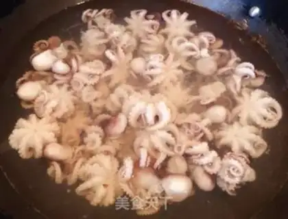 Make Red octopus step 1