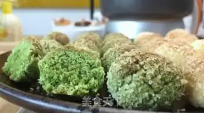 Make Double-coloured coconut ball step 10